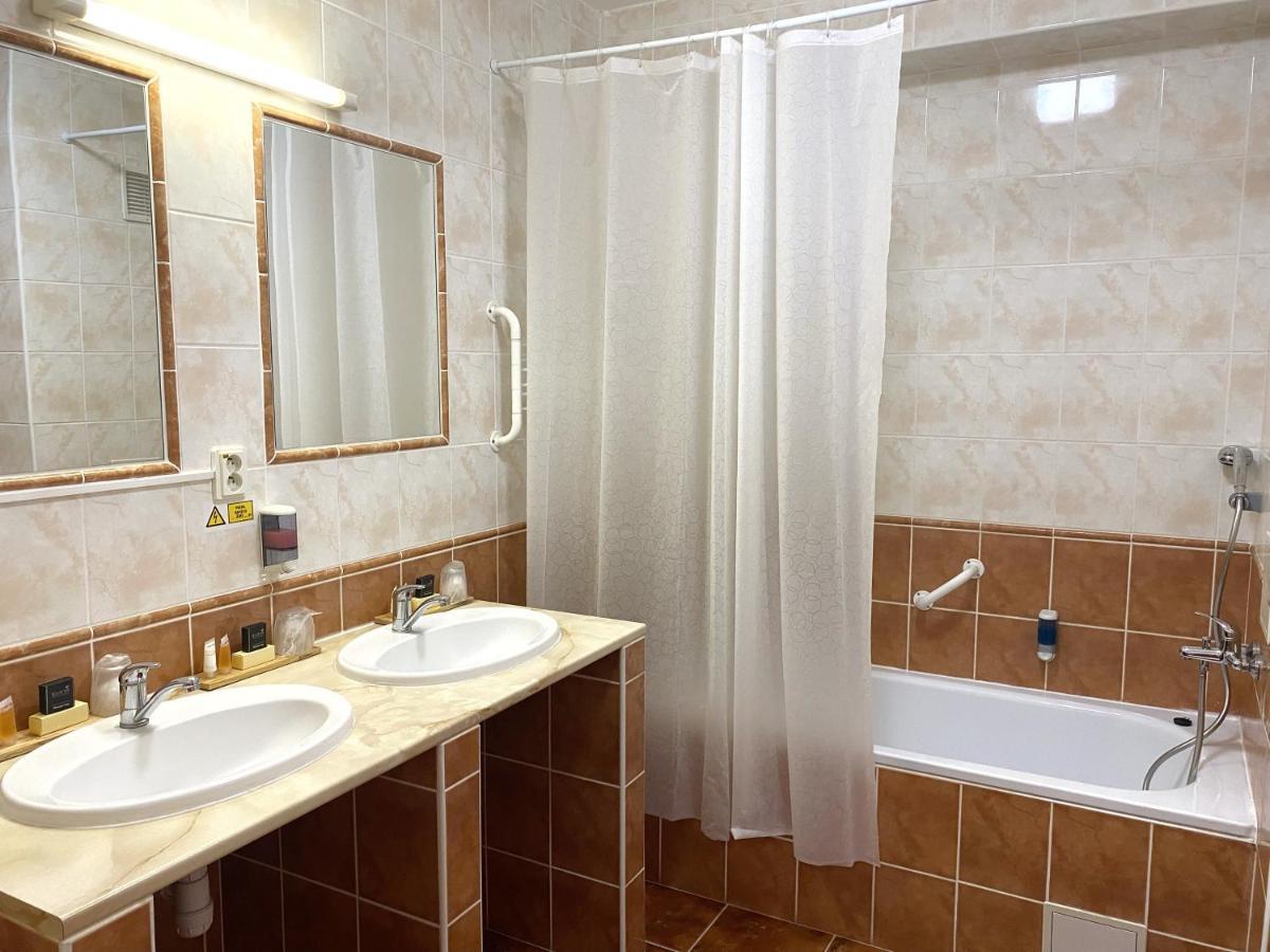 Hotel Baronka Bratislava Ngoại thất bức ảnh